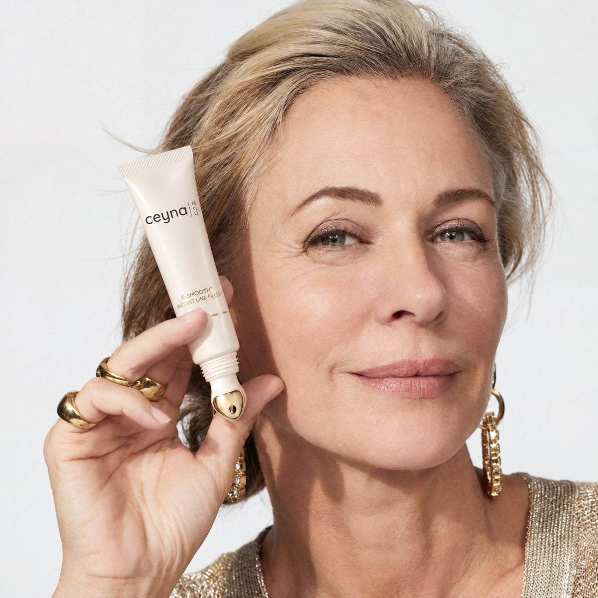 Woman holding the K-Smooth tube
